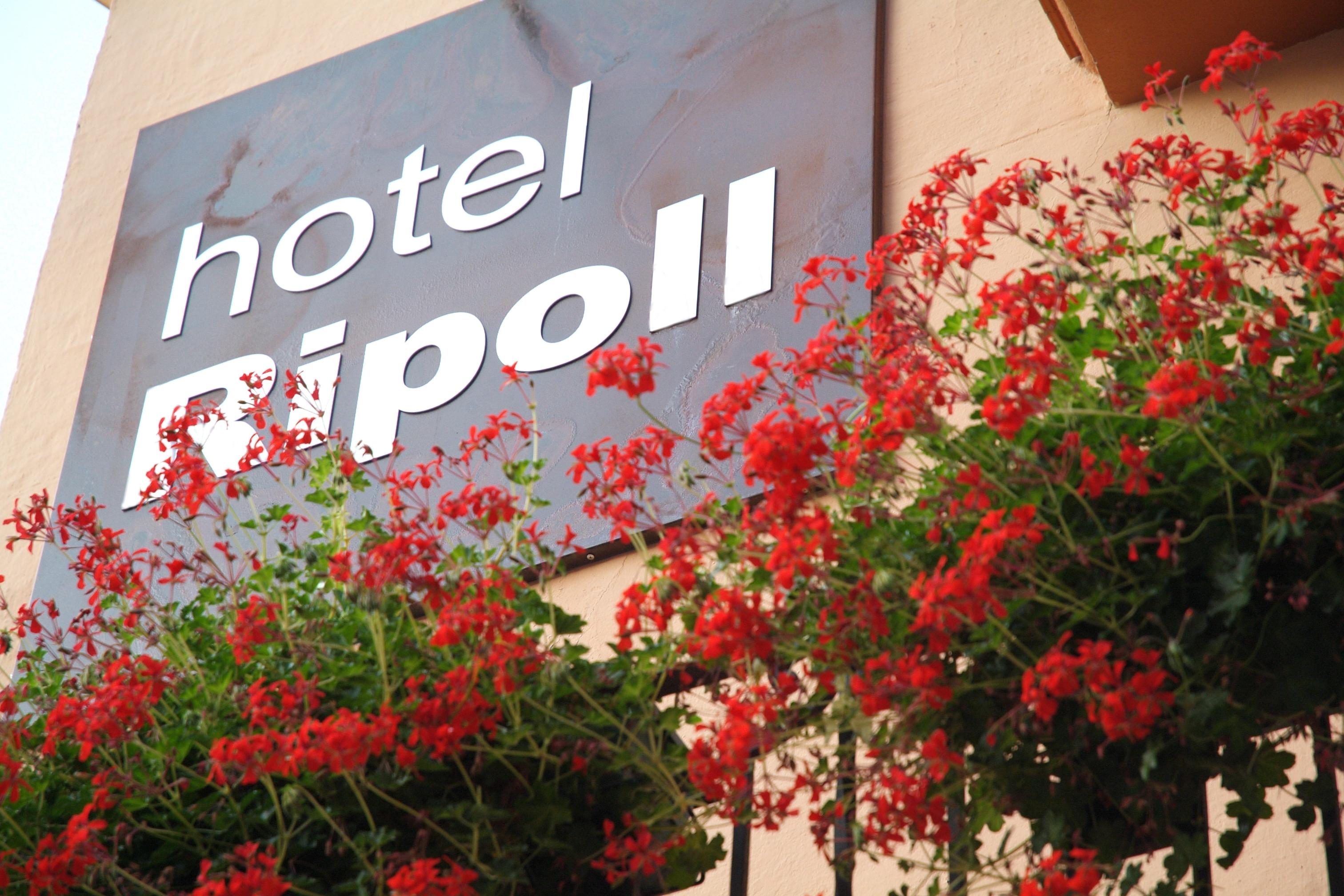 Hotel Ripoll سانت إلاري ساكالم المظهر الخارجي الصورة