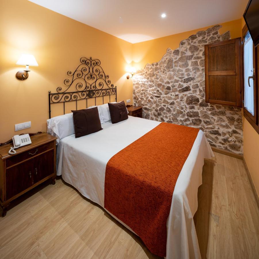 Hotel Ripoll سانت إلاري ساكالم المظهر الخارجي الصورة