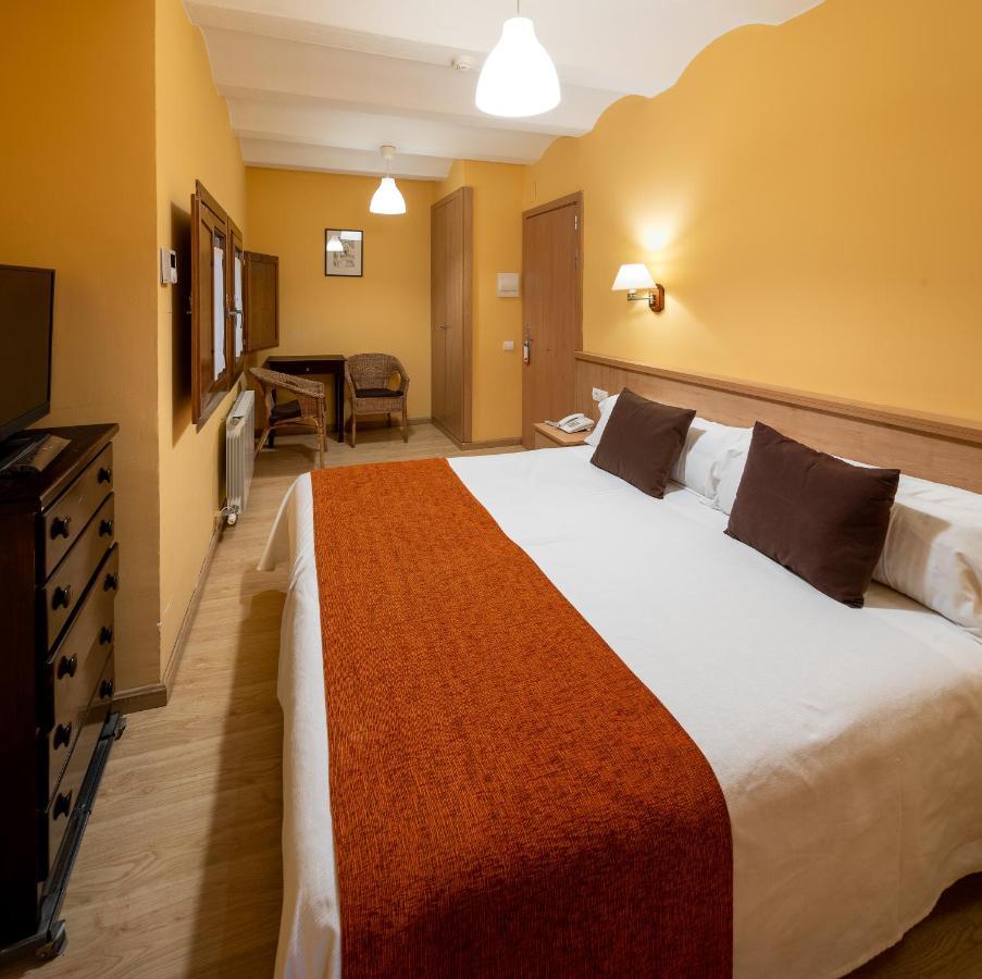 Hotel Ripoll سانت إلاري ساكالم المظهر الخارجي الصورة