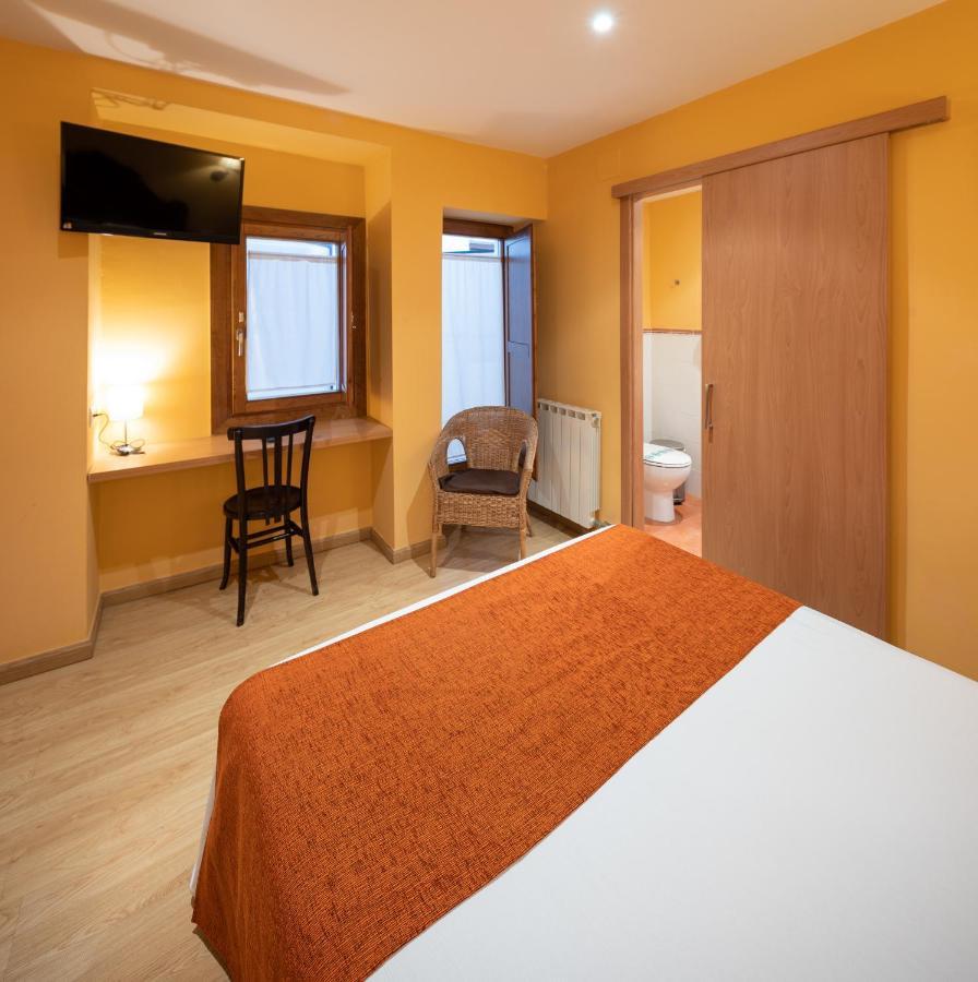 Hotel Ripoll سانت إلاري ساكالم المظهر الخارجي الصورة