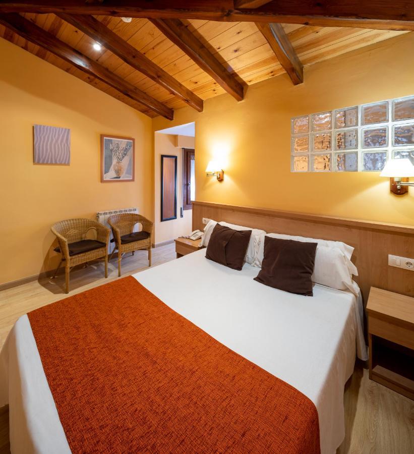Hotel Ripoll سانت إلاري ساكالم المظهر الخارجي الصورة