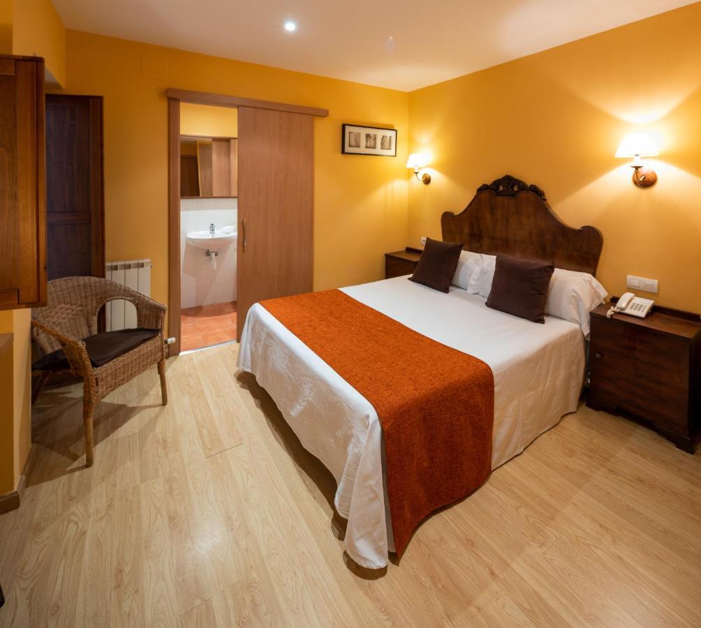 Hotel Ripoll سانت إلاري ساكالم المظهر الخارجي الصورة