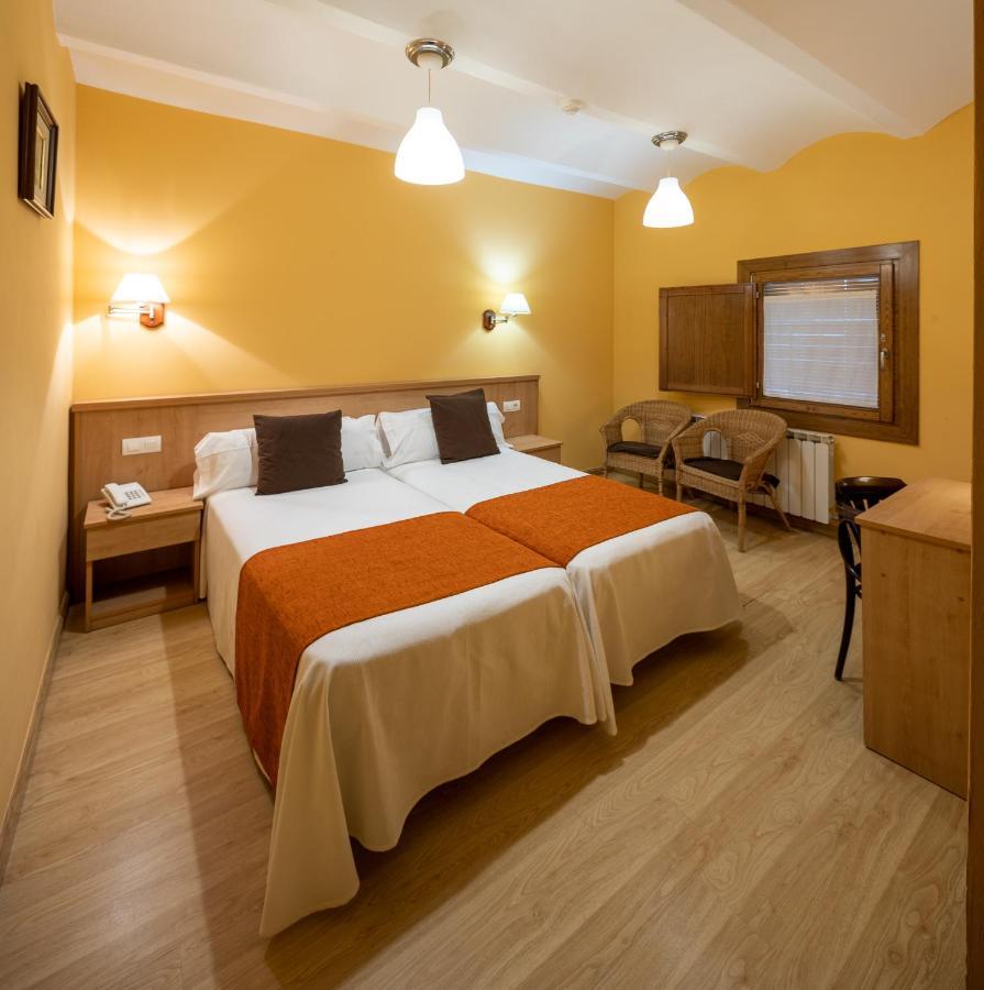 Hotel Ripoll سانت إلاري ساكالم المظهر الخارجي الصورة