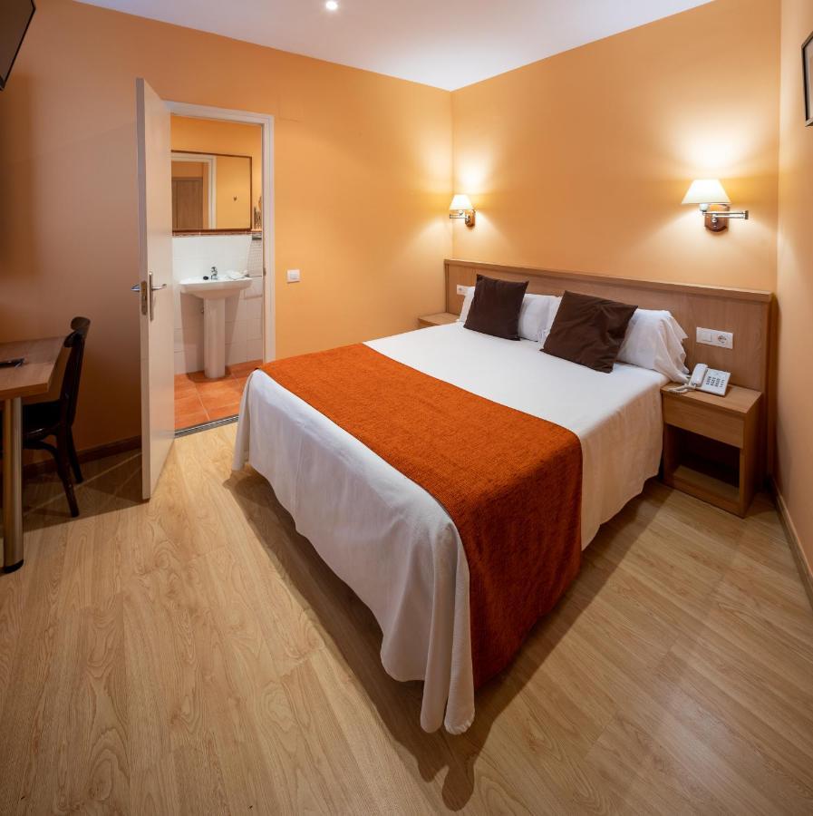 Hotel Ripoll سانت إلاري ساكالم المظهر الخارجي الصورة